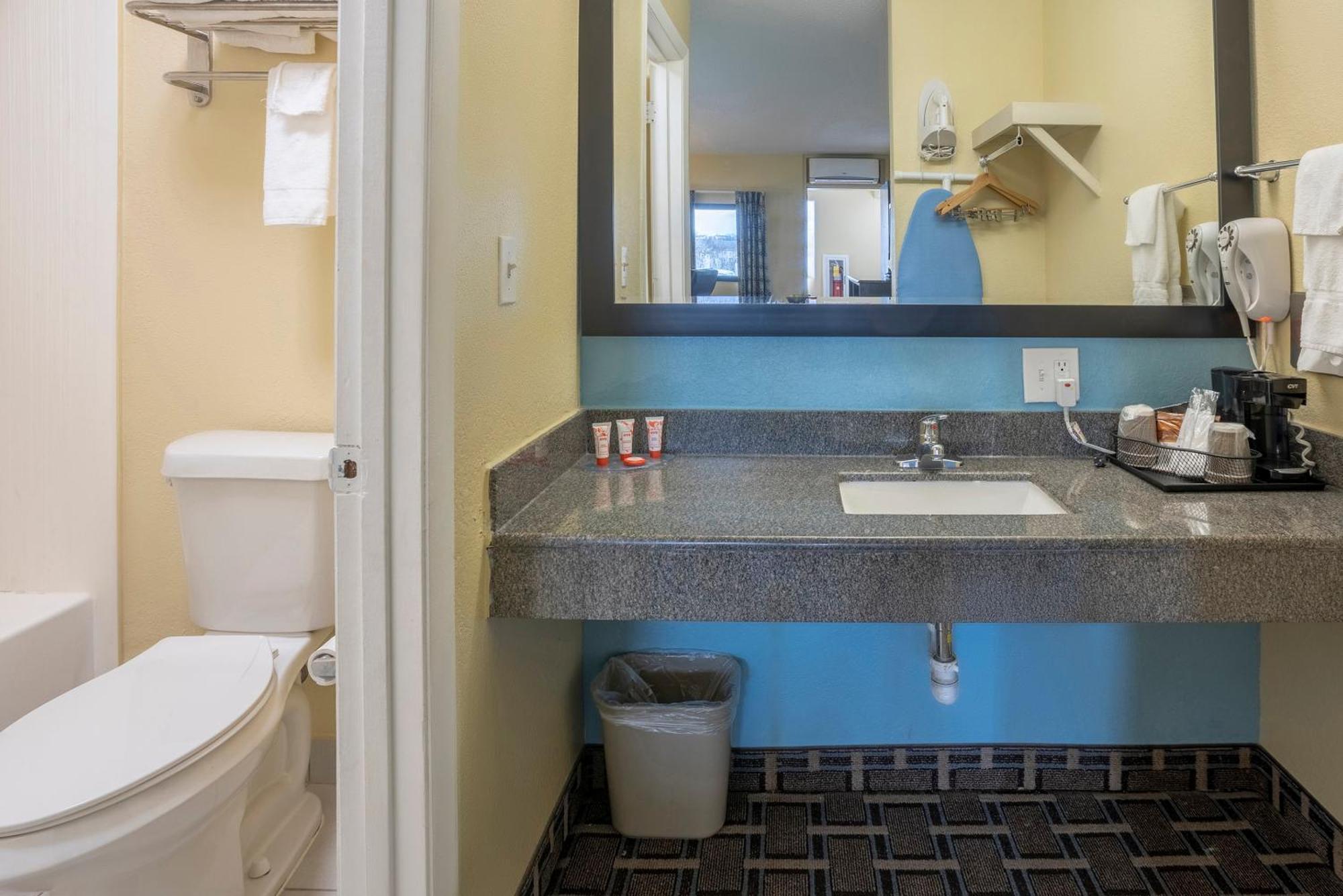 Oyo Hotel Knoxville Tn Cedar Bluff I-40 Buitenkant foto