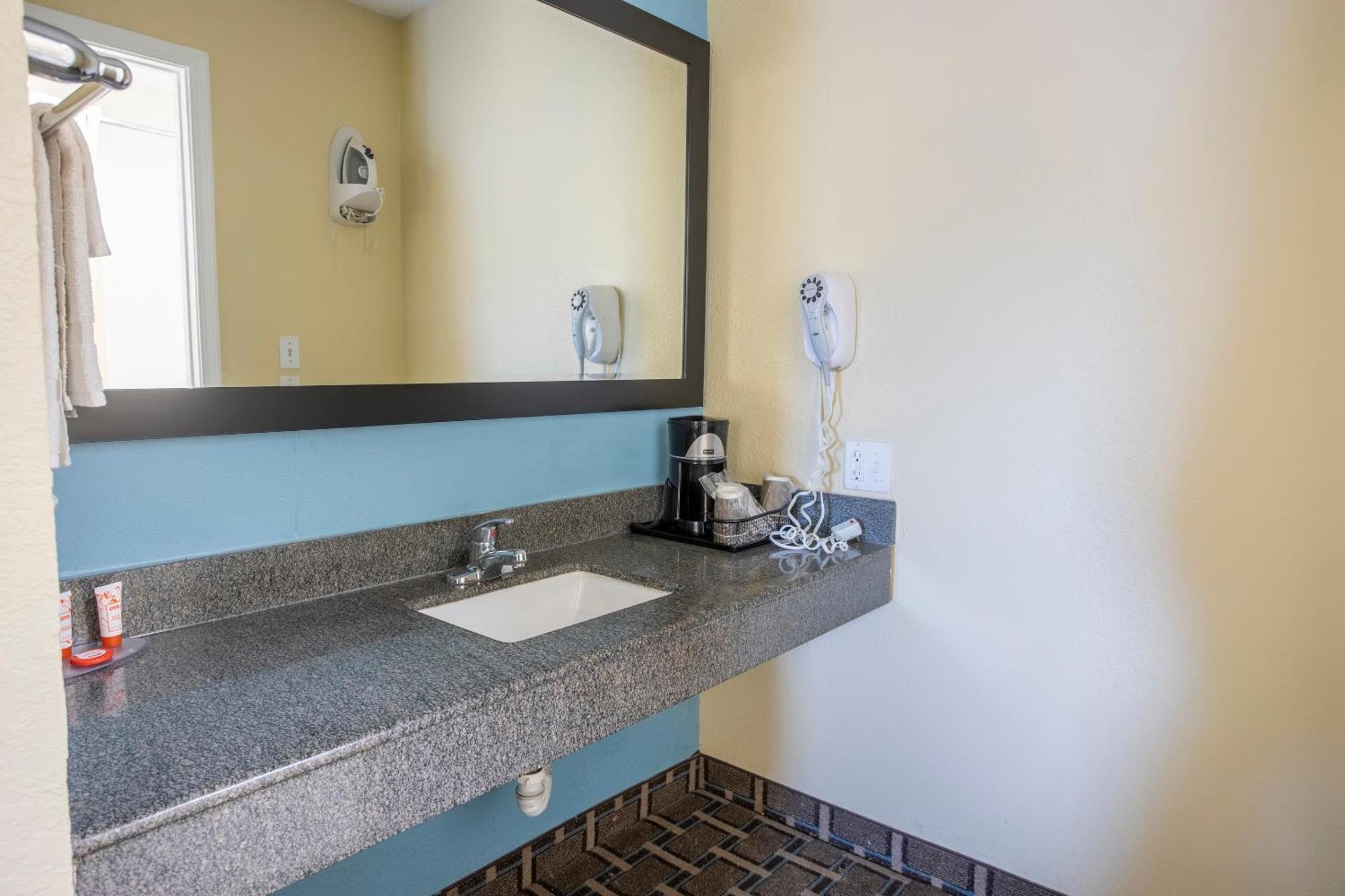 Oyo Hotel Knoxville Tn Cedar Bluff I-40 Buitenkant foto
