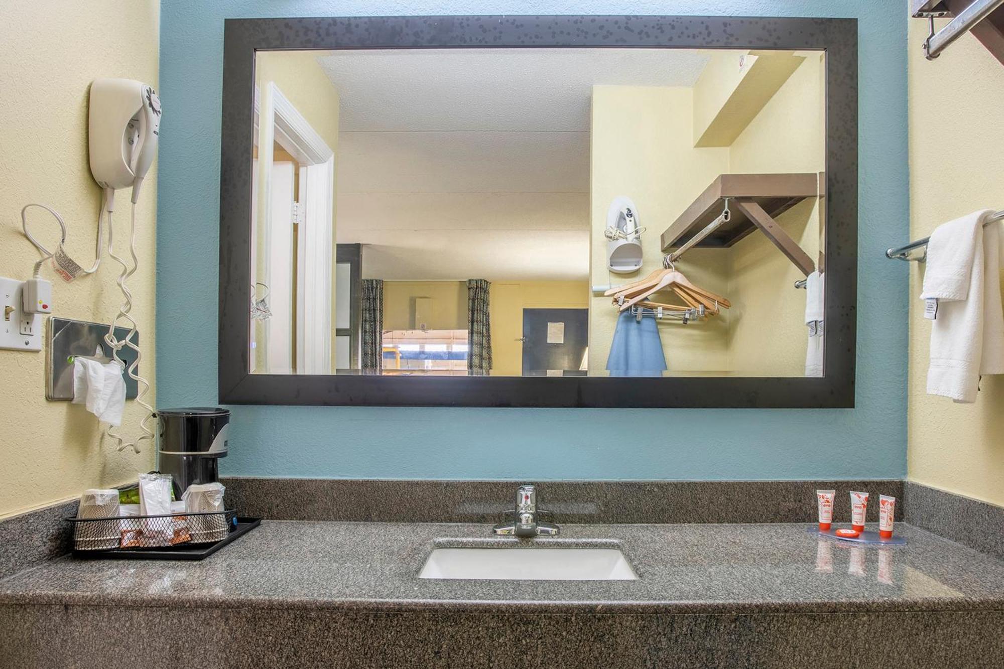 Oyo Hotel Knoxville Tn Cedar Bluff I-40 Buitenkant foto