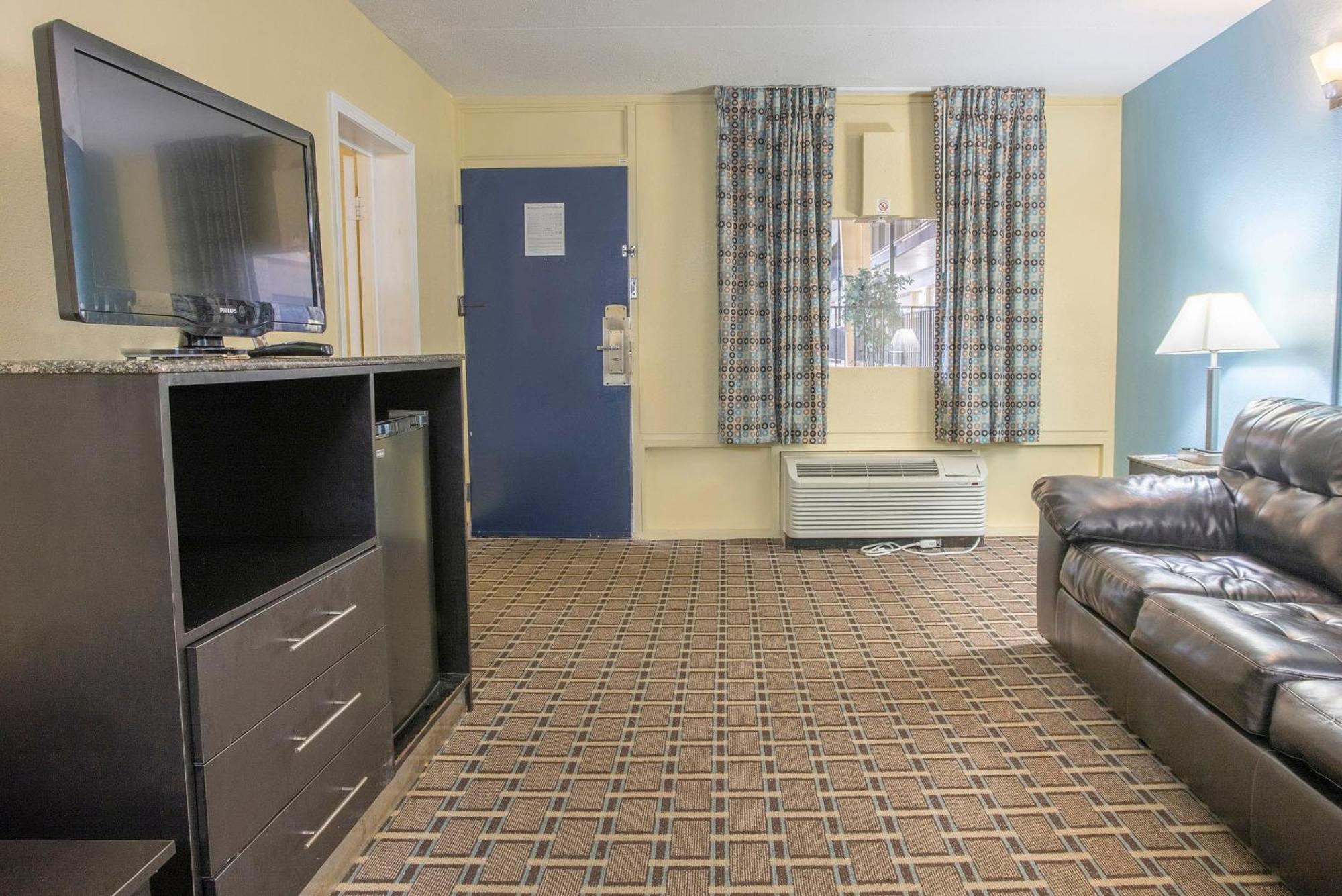 Oyo Hotel Knoxville Tn Cedar Bluff I-40 Buitenkant foto